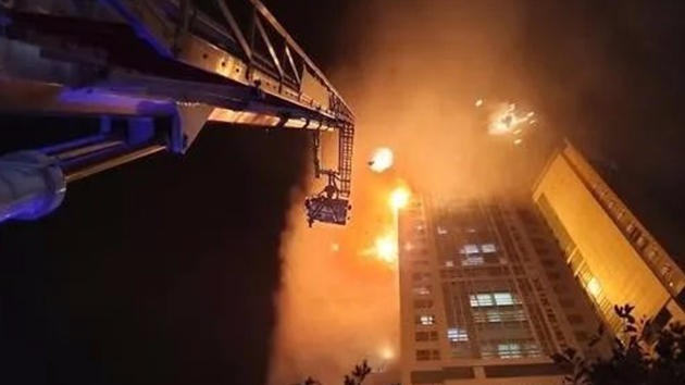 消防知识 丨 全楼在燃烧！33层建筑深夜起火，高层火灾到底该如何逃生？